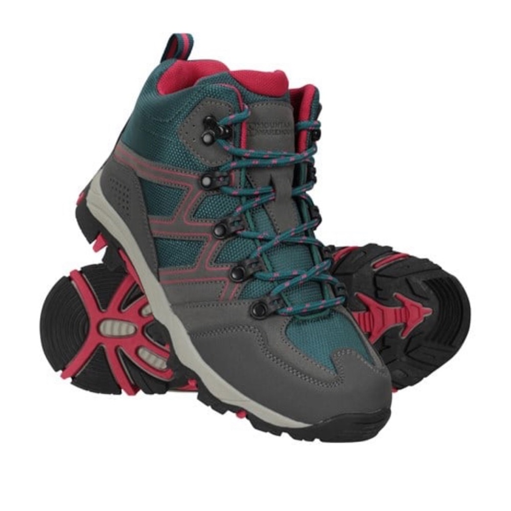 Hiking boots size 3Y
